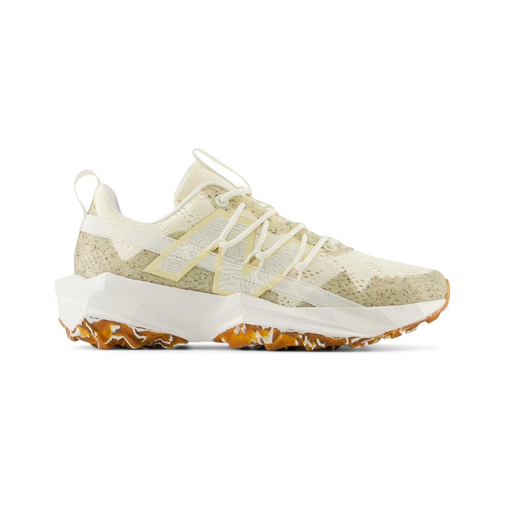 ZAPATO RUNNING  NEW BALANCE TEKTREL BEIGE